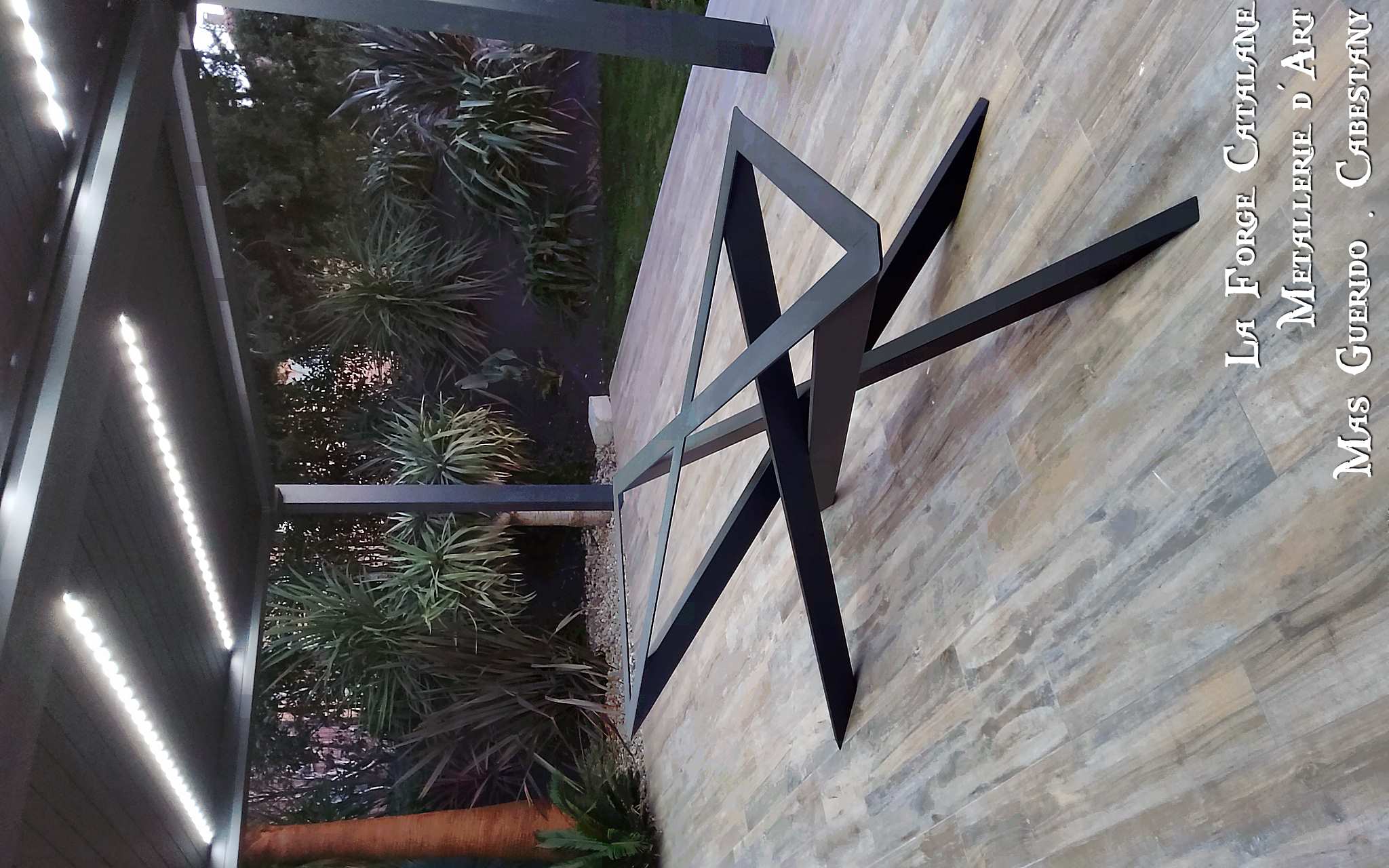 pied de table mikado en fer thermolaque   forge catalane.jpg